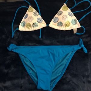 Triangle top, adjustable scoop bottom